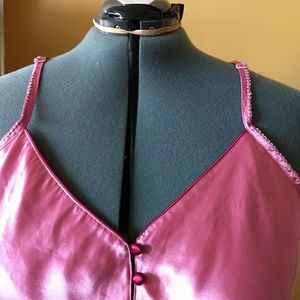 Fuchsia spaghetti straps gown 👁️💋